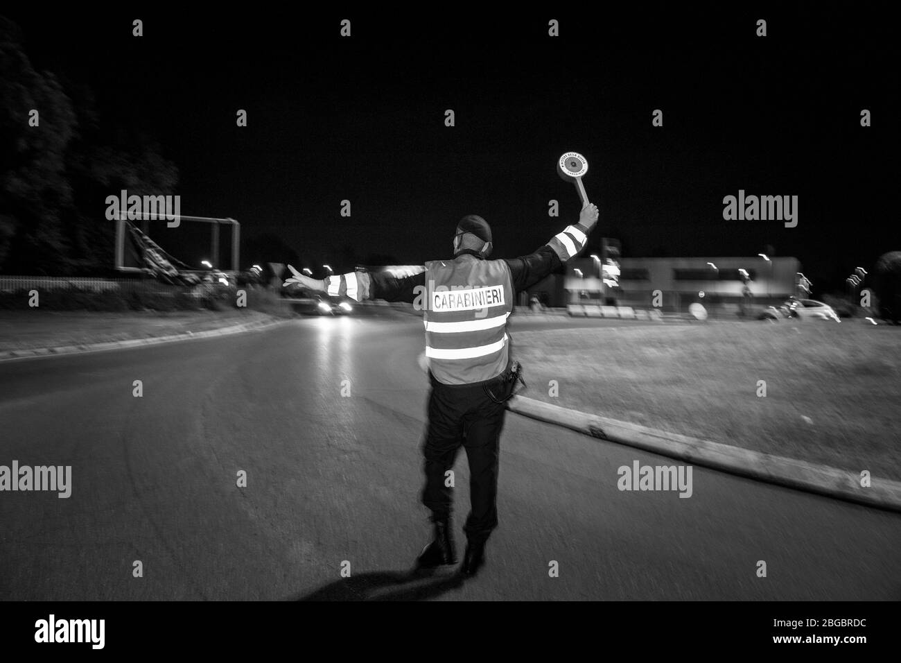 Italien, Legnano, Carabinieri Kontrollen während der Sperrung für Covid 19 Stockfoto