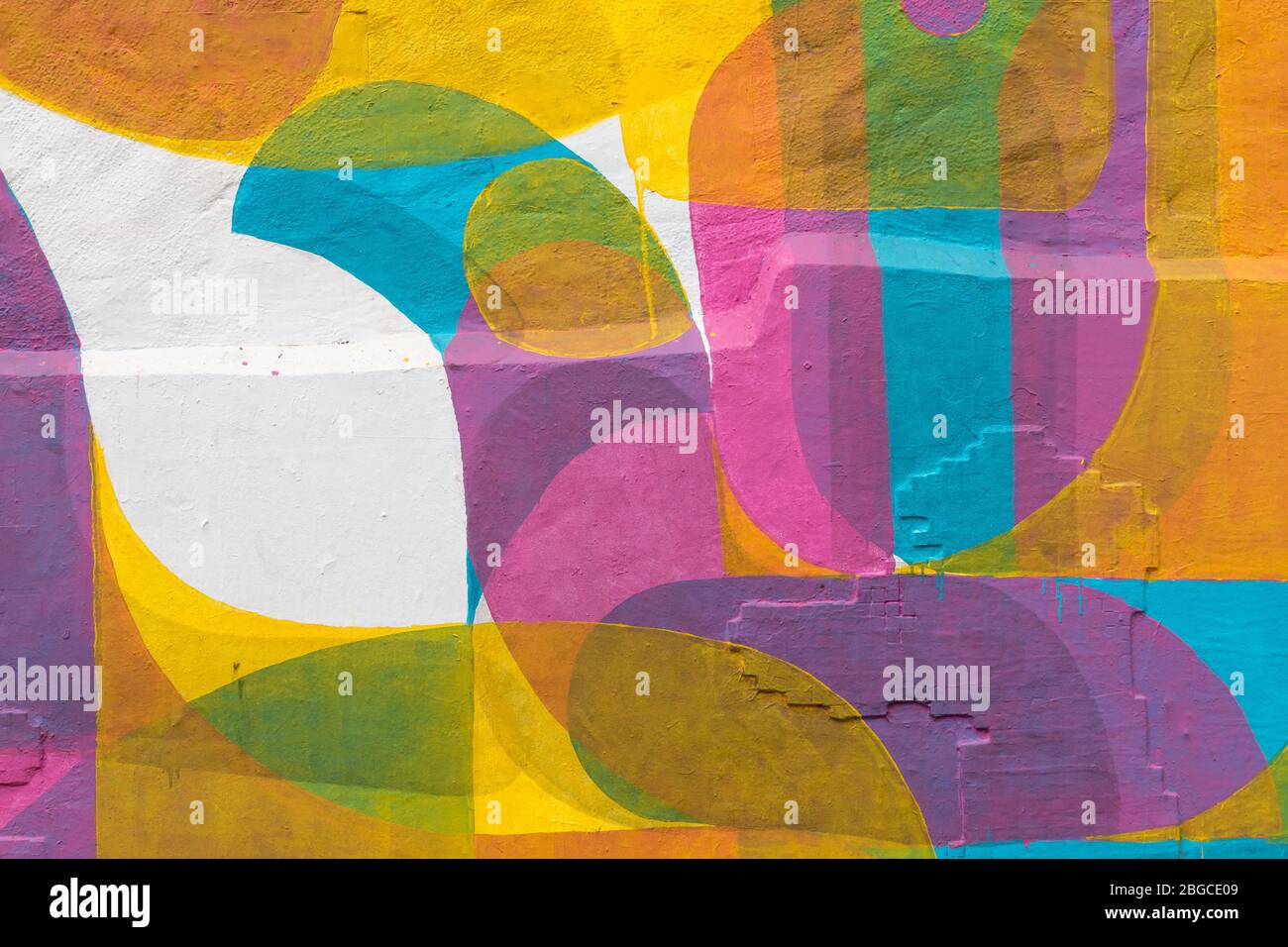 Street Art und Graffiti in den Gassen rund um die Vila Madalena Gegend von Sao Paulo, Brasilien, eine beliebte Touristenattraktion Stockfoto