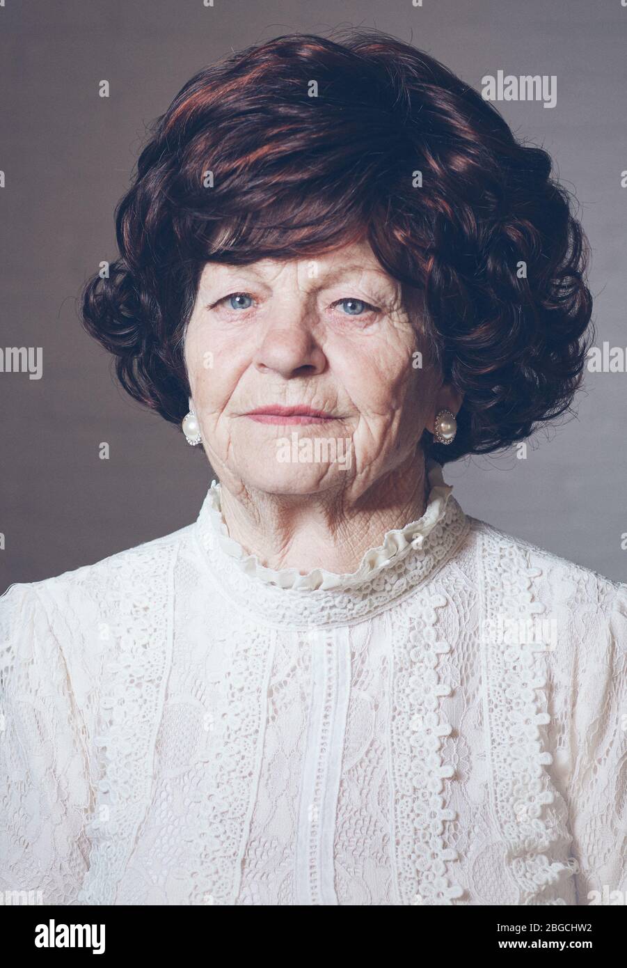 Porträt einer reifen eleganten Frau, 80 Jahre alt Stockfoto