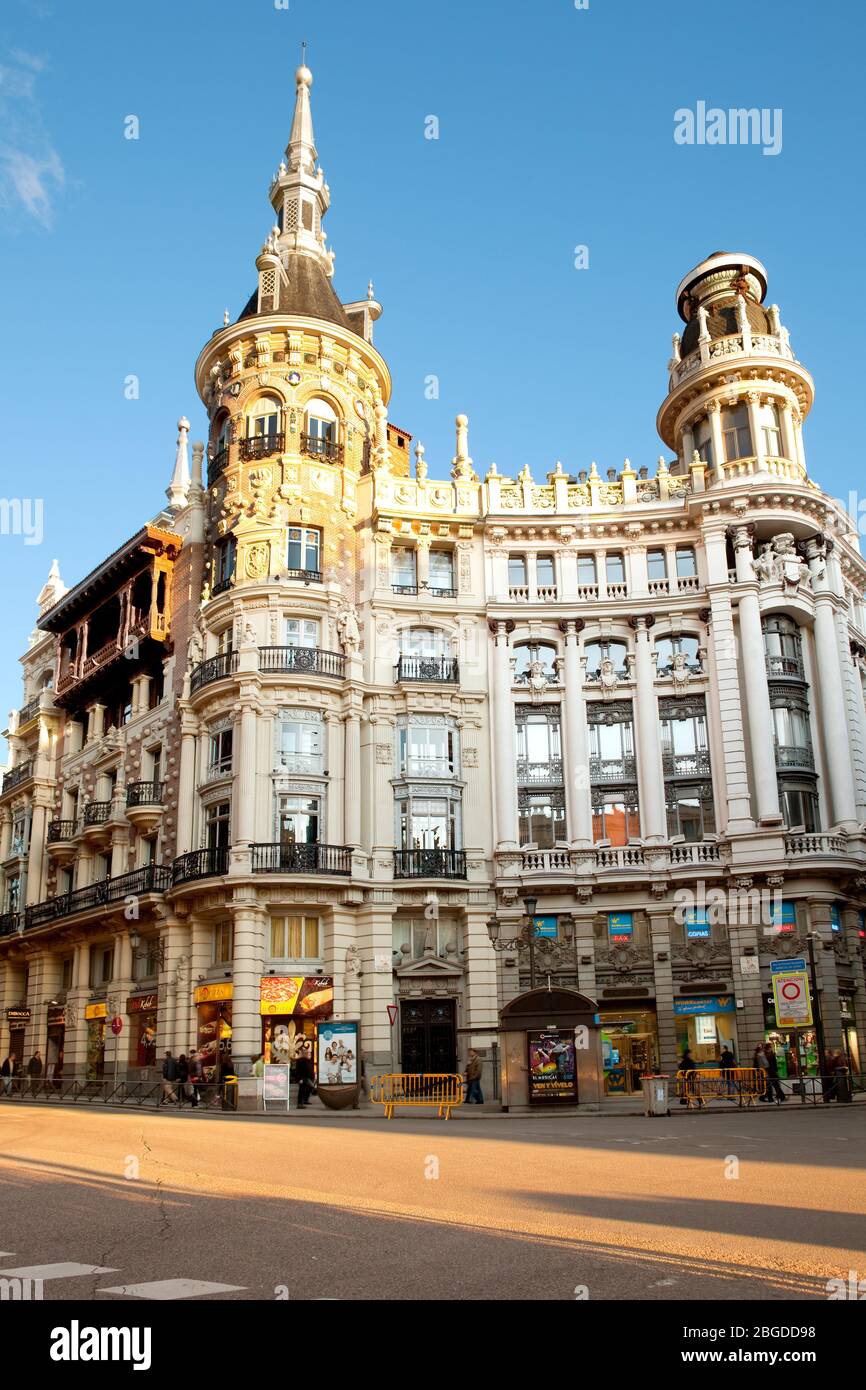 Madrid, Spanien - Casa de Allende ein traditionelles Gebäude neben Edificio Menses an der Plaza de Canalejas. Stockfoto