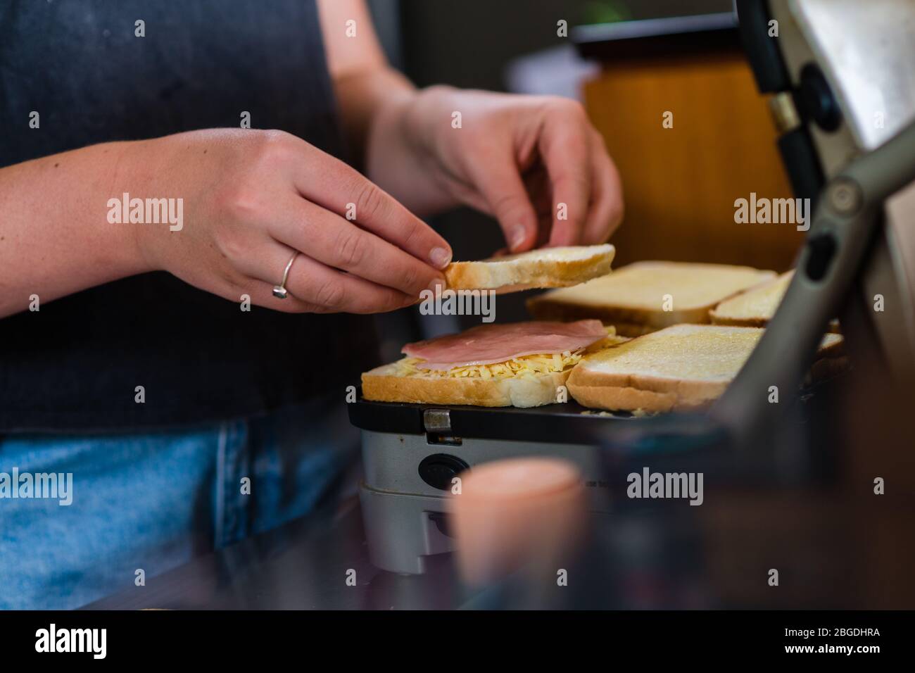 Sandwiches mit geröttem Käse Stockfoto