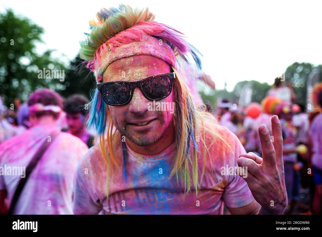 Der Farblauf, Turin, Italien. „glücklichster 5-km-Lauf auf dem Planeten“. Dies war der erste Color Run, der am 10. Mai 2014 in Turin stattfand Stockfoto