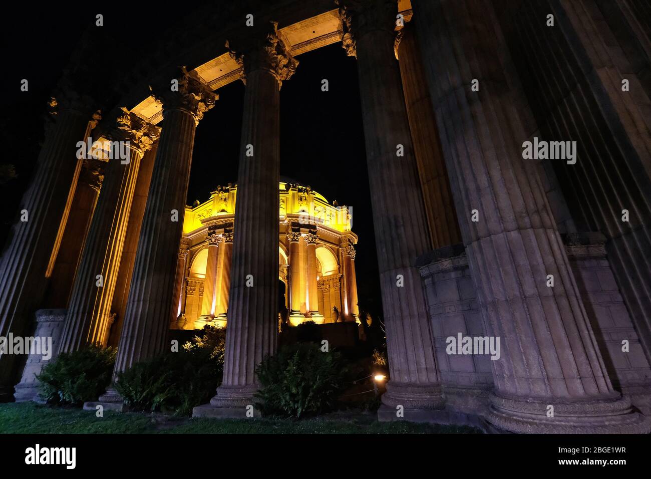 Der Palast der Schönen Künste im Marina District bei Nacht, San Francisco, Kalifornien, USA Stockfoto