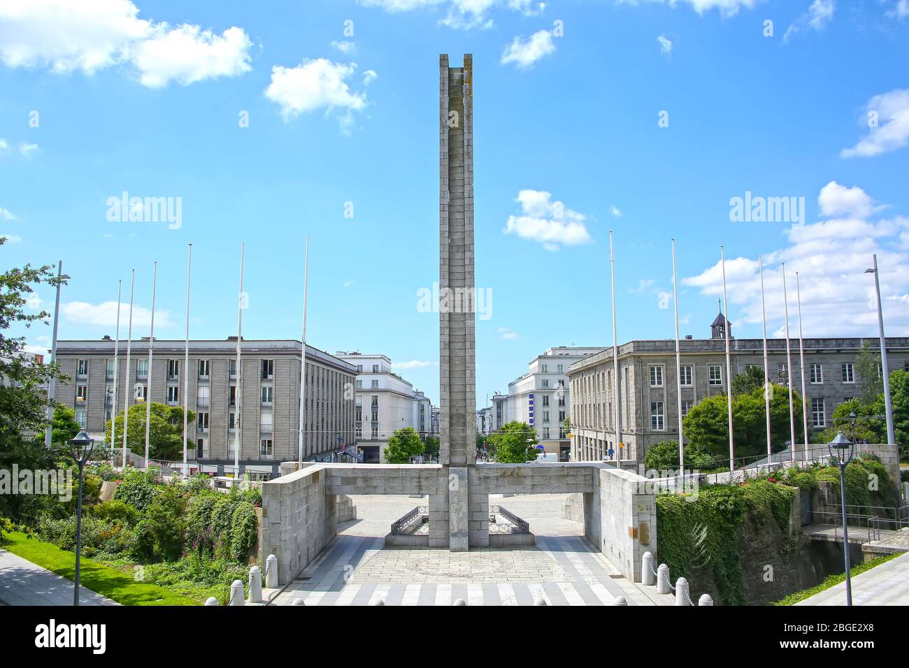 Stadtzentrum & Fußgängerzone - Square Mathon. Benannt nach Jean-Baptiste Mathon, Architekt des Wiederaufbaus von Brest, Bretagne, Frankreich. Stockfoto Stadtzentrum & Fußgängerzone - Square Mathon. Benannt nach Jean-Baptiste Mathon, Architekt des Wiederaufbaus von Brest, Bretagne, Frankreich. Stockfoto