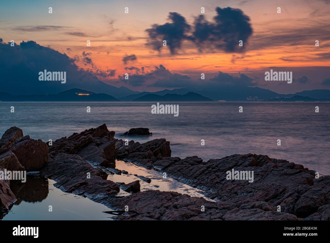 Sonnenuntergang in Pak Kok Kau Tsuen, Lamma Island, Hongkong, 18/5/2018. Stockfoto