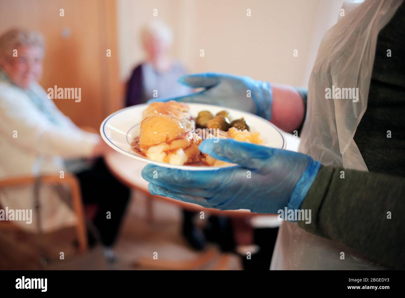 Mittagessen wird in einem Pflegehalle in Redcar und Cleveland, Großbritannien, serviert. 2/2/2018. Foto: Stuart Boulton. Stockfoto