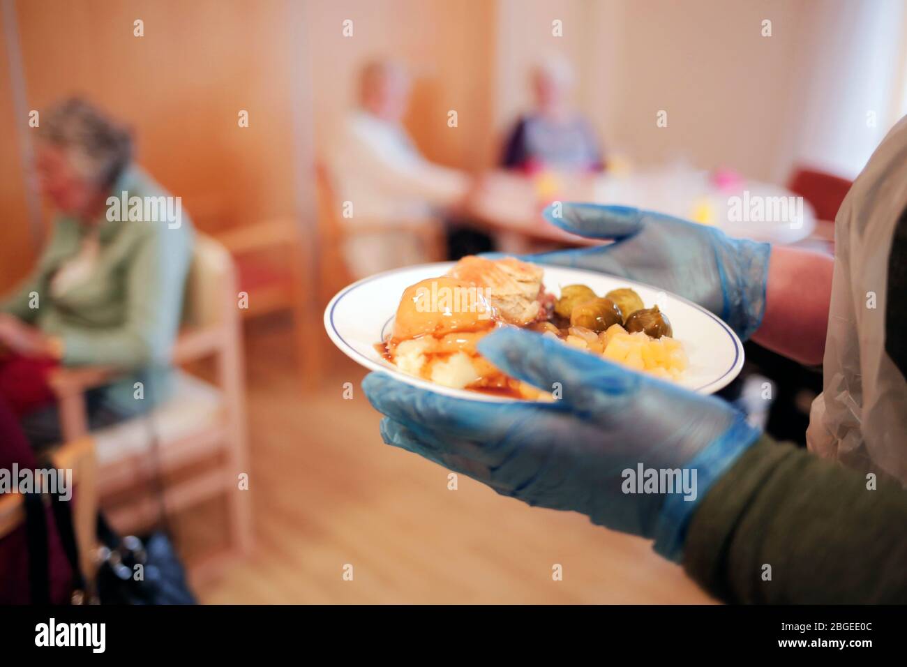 Mittagessen wird in einem Pflegehalle in Redcar und Cleveland, Großbritannien, serviert. 2/2/2018. Foto: Stuart Boulton. Stockfoto