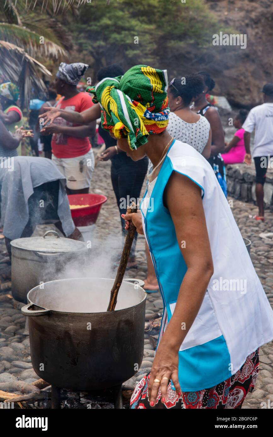 Frau beim Fischerfest in Cidade Velha, Kap Verde Stockfoto