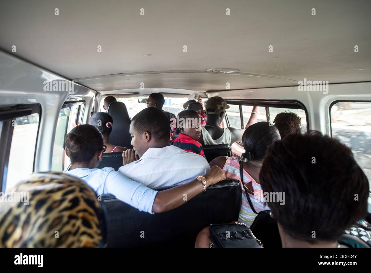 Leute im Bus in Kap Verde Stockfoto