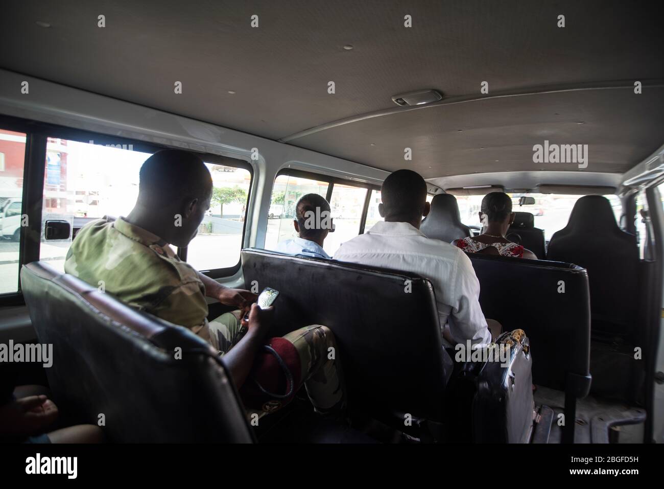 Leute im Bus in Kap Verde Stockfoto
