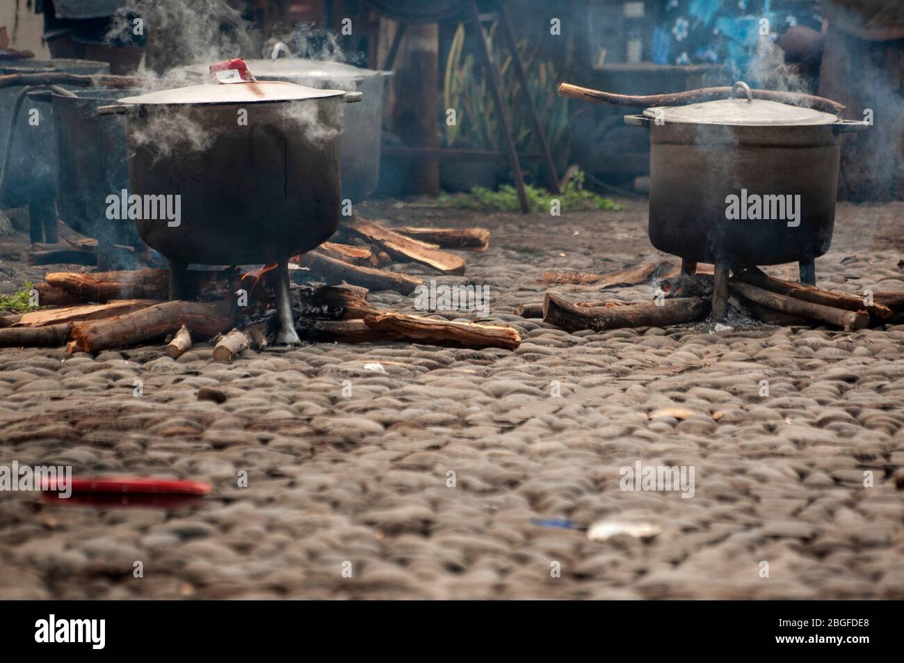 Speisentöpfe bei der Fischerfeier in Cidade Velha, Kap Verde Stockfoto