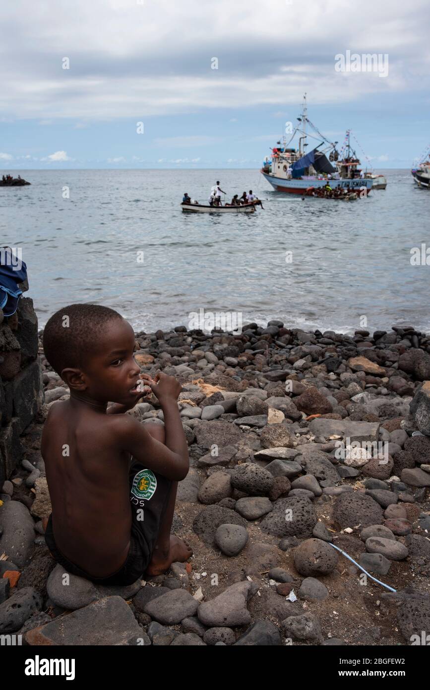 Kind auf der Fischerfeier, Cidade Velha, Kap Verde Stockfoto