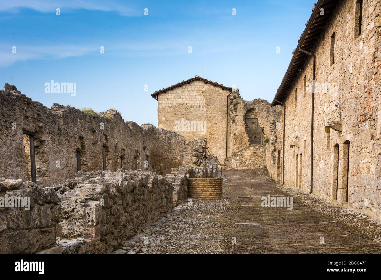 Die Festung Civitella del Tronto, Teramo: Eine mittelalterliche Festung, einzigartiges Beispiel der mittelalterlichen Militärarchitektur in der Region Abruzzen - Italien Stockfoto