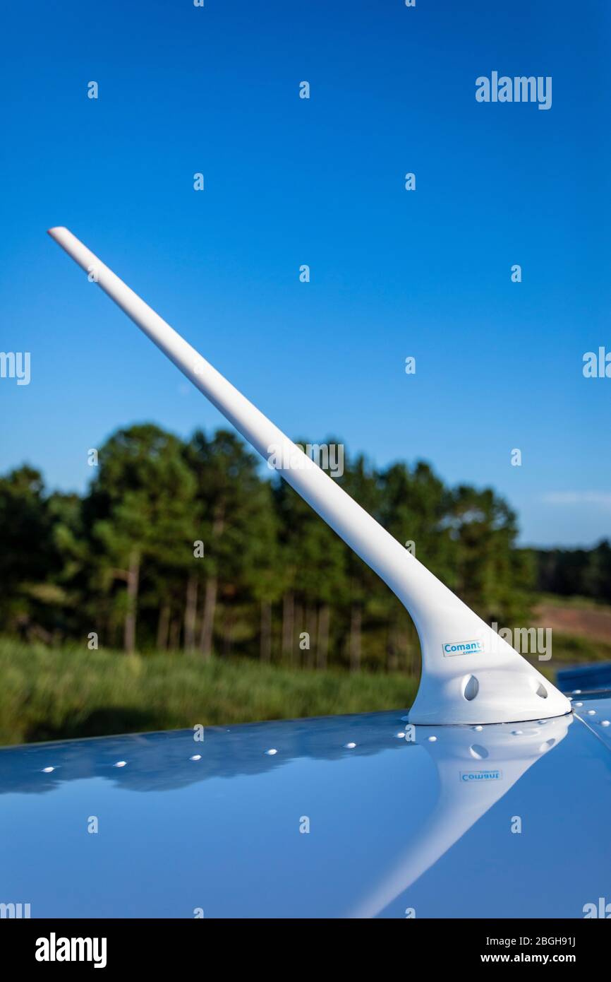 Funkantenne eines Flugzeugs der allgemeinen Luftfahrt. Stockfoto