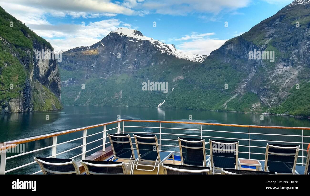 Kreuzfahrt durch die Fjorde von Norwegen in der Nähe von Geiranger Norwegen. Stockfoto