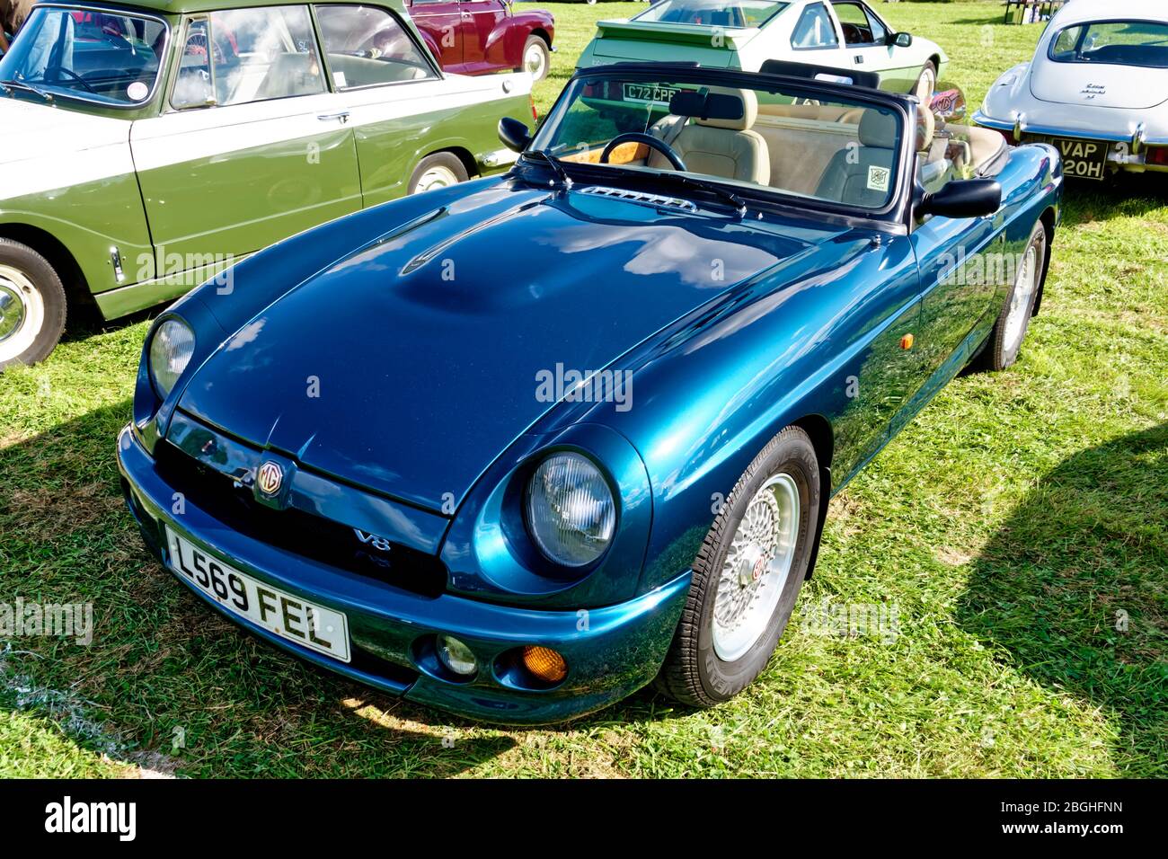 Westbury, Wiltshire / Großbritannien - 1. September 2019: Ein 1993 MG RV8, 2-Sitz-Sportwagen ( L569 FEL) auf der White Horse Classic & Vintage Vehicle Show 2019 Stockfoto