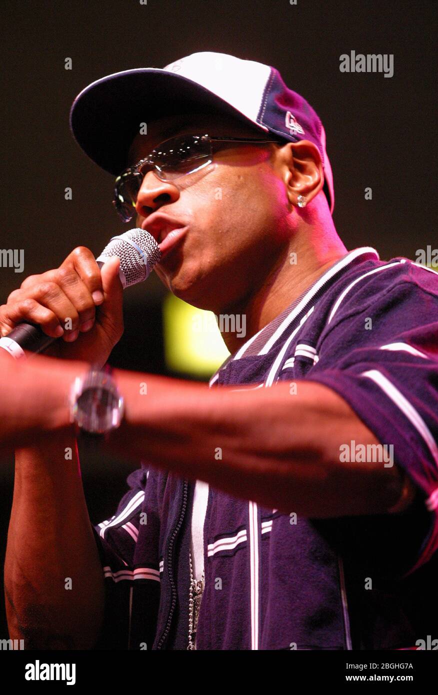 Beim Philadelphia Hip-Hop Summit 2003 im Liacouras Center in Philadelphia, PA. Der Summit führte Diskussionen über den Stand der Hip-Hop-Kultur mit den Podiumsdiskussionen der größten Hip-Hop-Stars sowie der erfolgreichsten CEO's der Branche. 14. August 2003. Quelle: Scott Weiner/MediaPunch Stockfoto