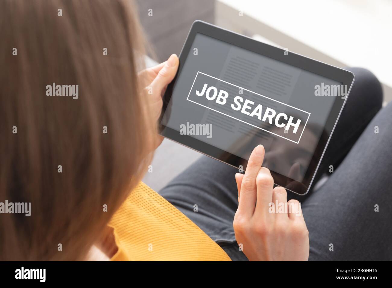 Frau auf der Suche nach einem Job. Jobsuche über das Internet Stockfoto