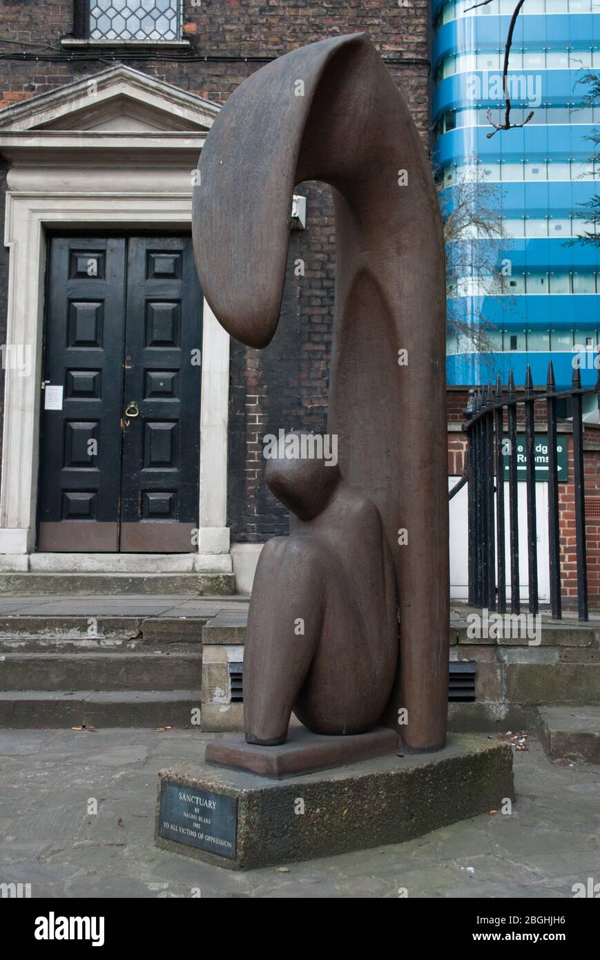 Heiligtum Statue Georgische Architektur Brick Stone Tower Aldgate Church, Aldgate High Street, London EC3N 1AB von Naomi Blake Stockfoto