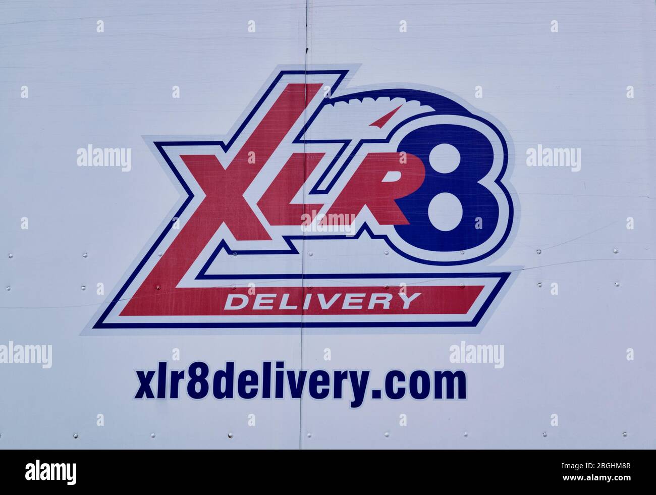 XLR8 Lieferschild an der Seite eines Flottenwagens in Houston, TX. Transportunternehmen in Texas gegründet im Jahr 2017 und im Besitz von Gulf Coast Crating. Stockfoto
