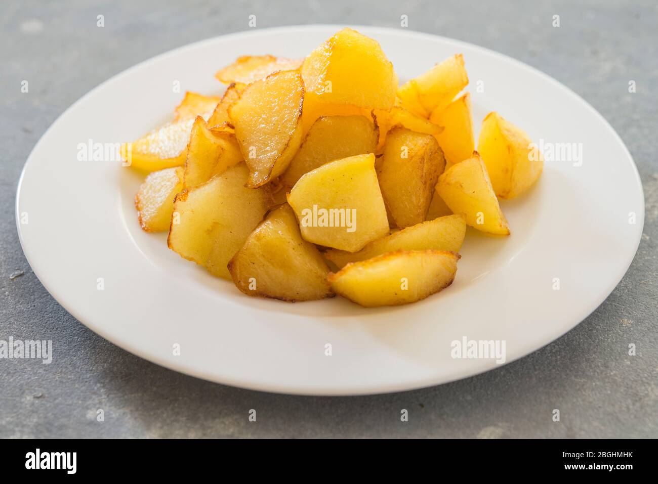 Patatas Bravas traditionelle spanische Kartoffeln snack Tapas ...