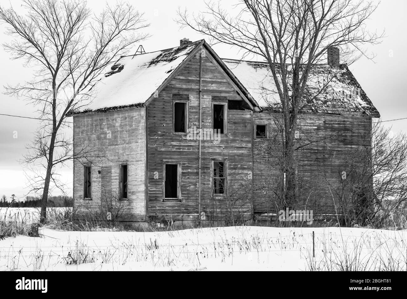 Verlassene Bauernhaus im östlichen Teil der Upper Peninsula, Michigan, USA [Keine Eigentumsfreigabe; nur für redaktionelle Lizenzierung verfügbar] Stockfoto