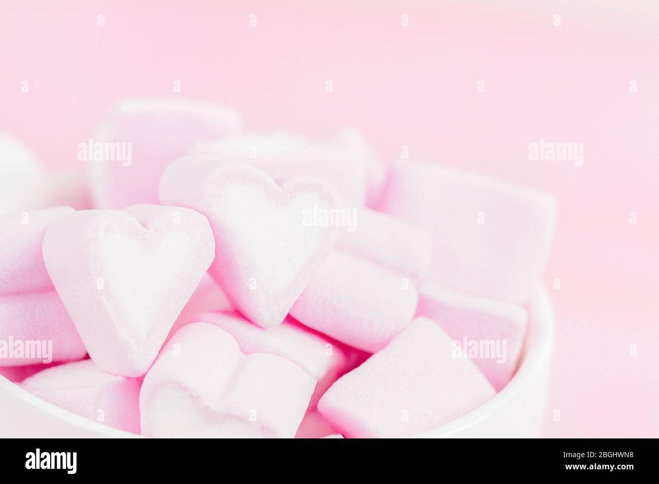 Love Theme Rosa Susse Marshmallow Herzen Rosa Farbe Valentinstag Hintergrund Susse Liebe Stockfotografie Alamy