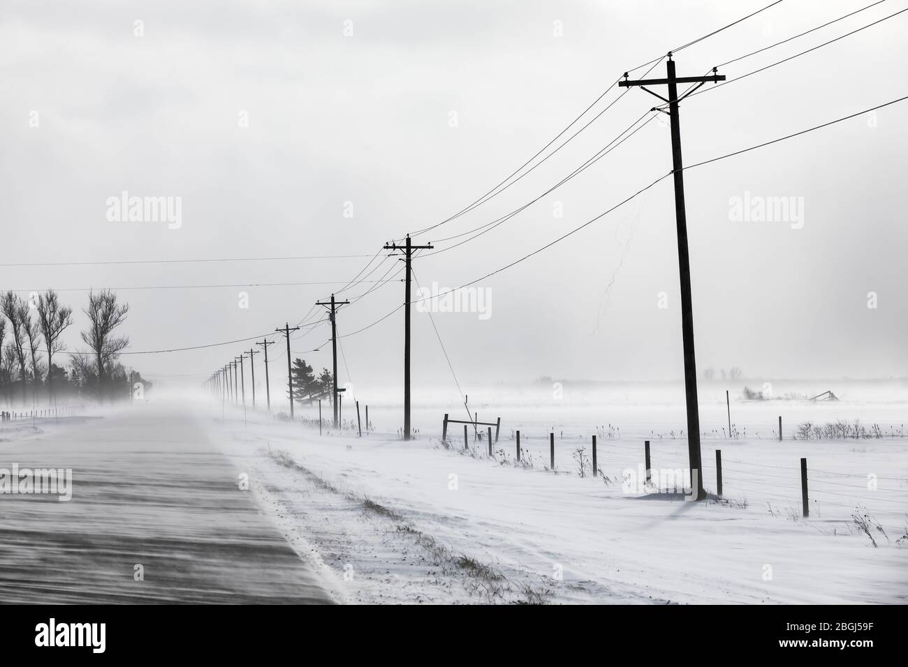 Schneeschleuder, angetrieben von starken Winden bei Rudyard in der östlichen Upper Peninsula, Michigan, USA Stockfoto