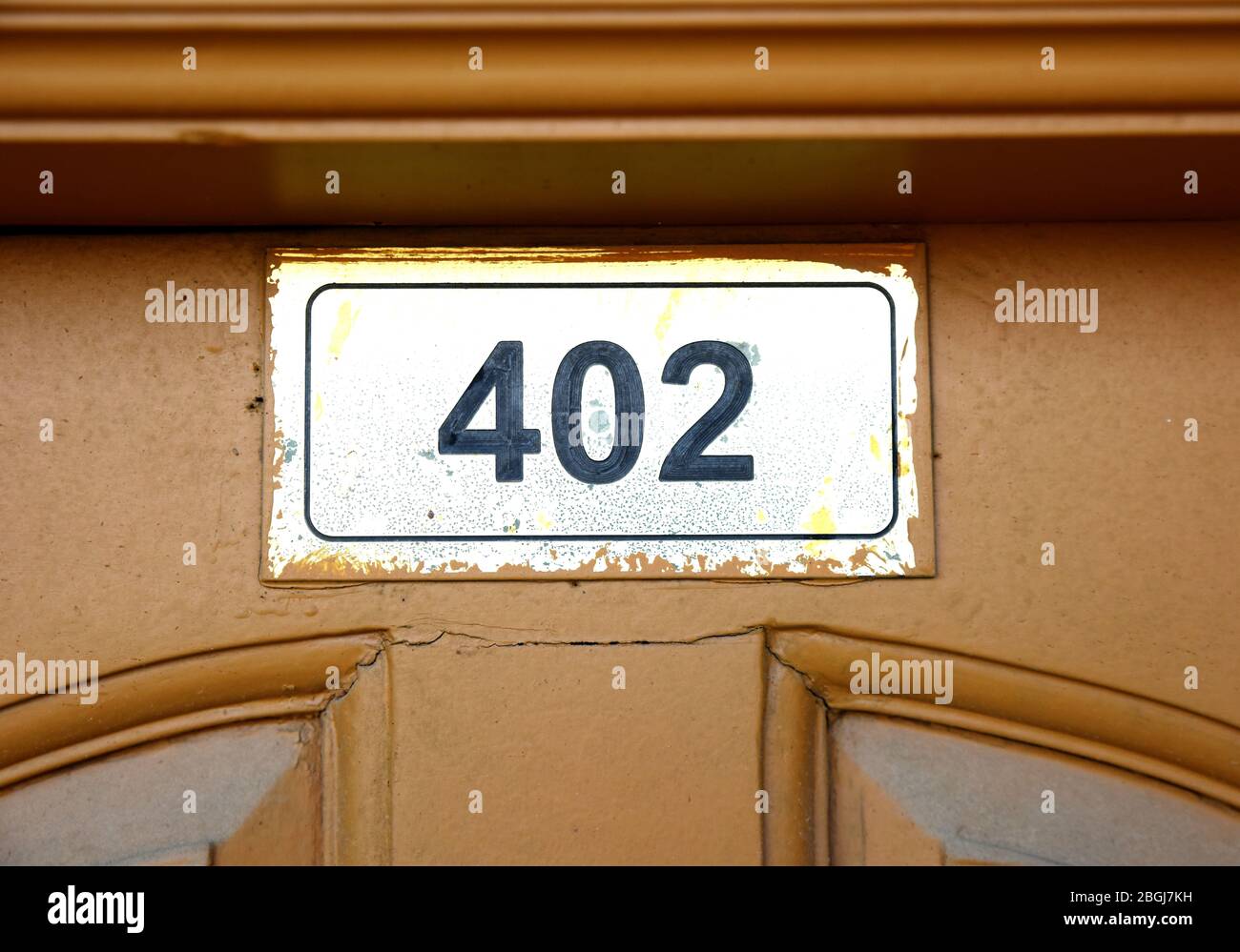 holzdorr mit Tür Nr. 402 Stockfoto
