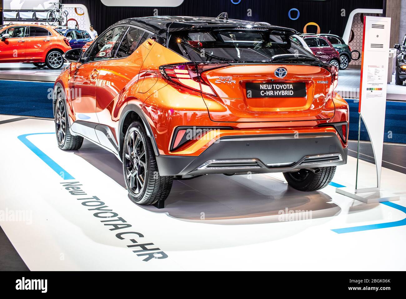 Brüssel, Belgien, Jan 2020 Toyota C-HR Hybrid, Brussels Motor Show, AX10, Facelift, subcompact Crossover SUV vom japanischen Autohersteller Toyota produziert Stockfoto