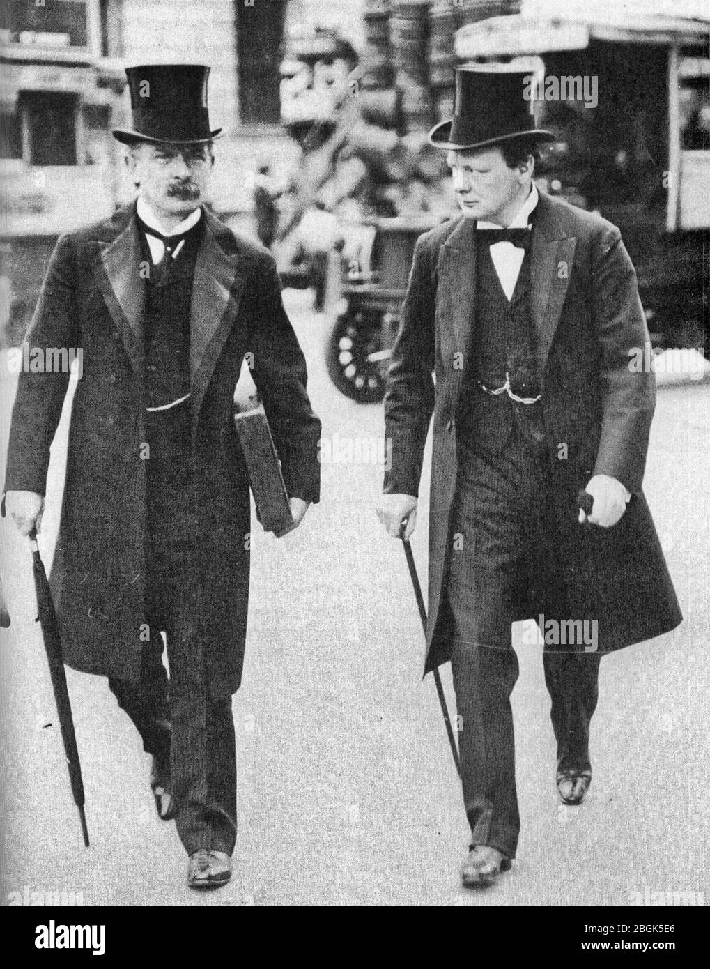 Die "schrecklichen Zwillinge" David Lloyd George und Winston Churchill im Jahr 1907 während des Höhepunks ihrer "radikalen Phase" als soziale Reformer. Stockfoto