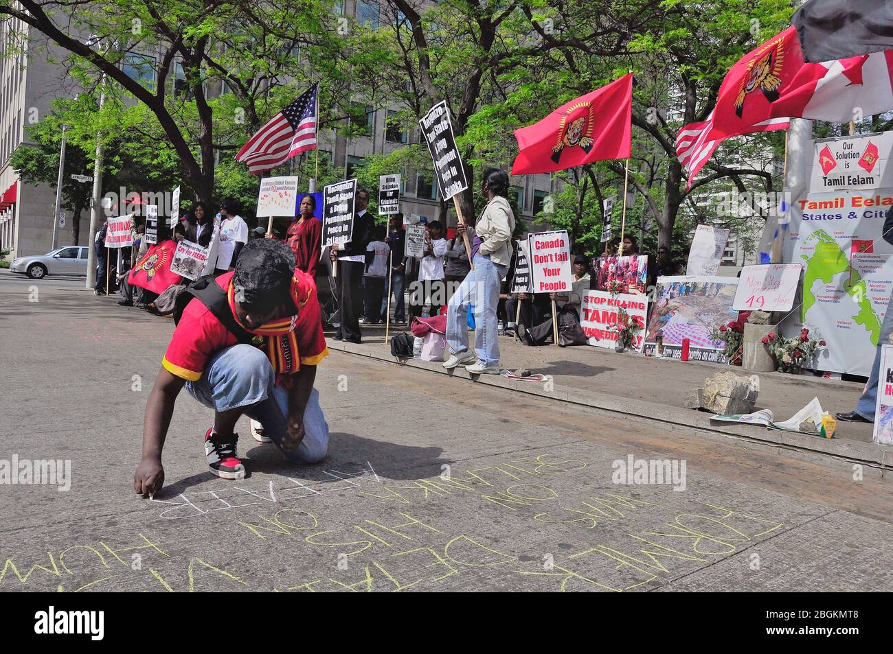 Toronto, Ontario, Kanada - 05/01/2009: Protestierende schreiben auf dem Weg gegen die Regierung Sri Lankas in der Frage Tamil Stockfoto