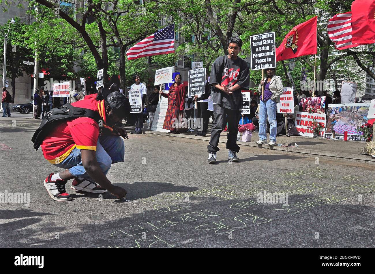Toronto, Ont., Kanada - 05/01/2009: Demonstranten schreiben vor dem US-Generalkonsulat gegen die Regierung Sri Lankas über die Tamil-Frage Stockfoto