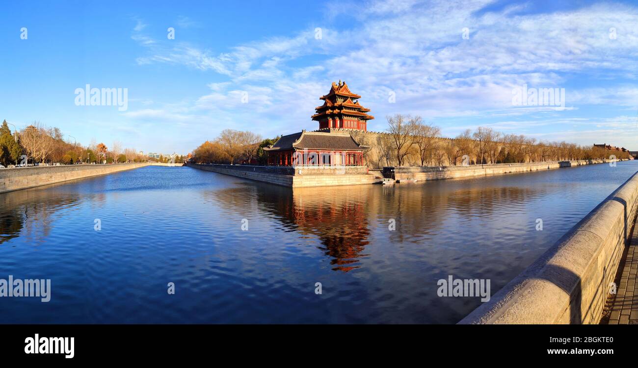 Die Landschaft eines Eckturms, der 1420 gegründet wurde und in der Qing-Dynastie wieder aufgebaut wurde und der Funktion dient, den Palast zu bewachen, des Verborenen Stockfoto