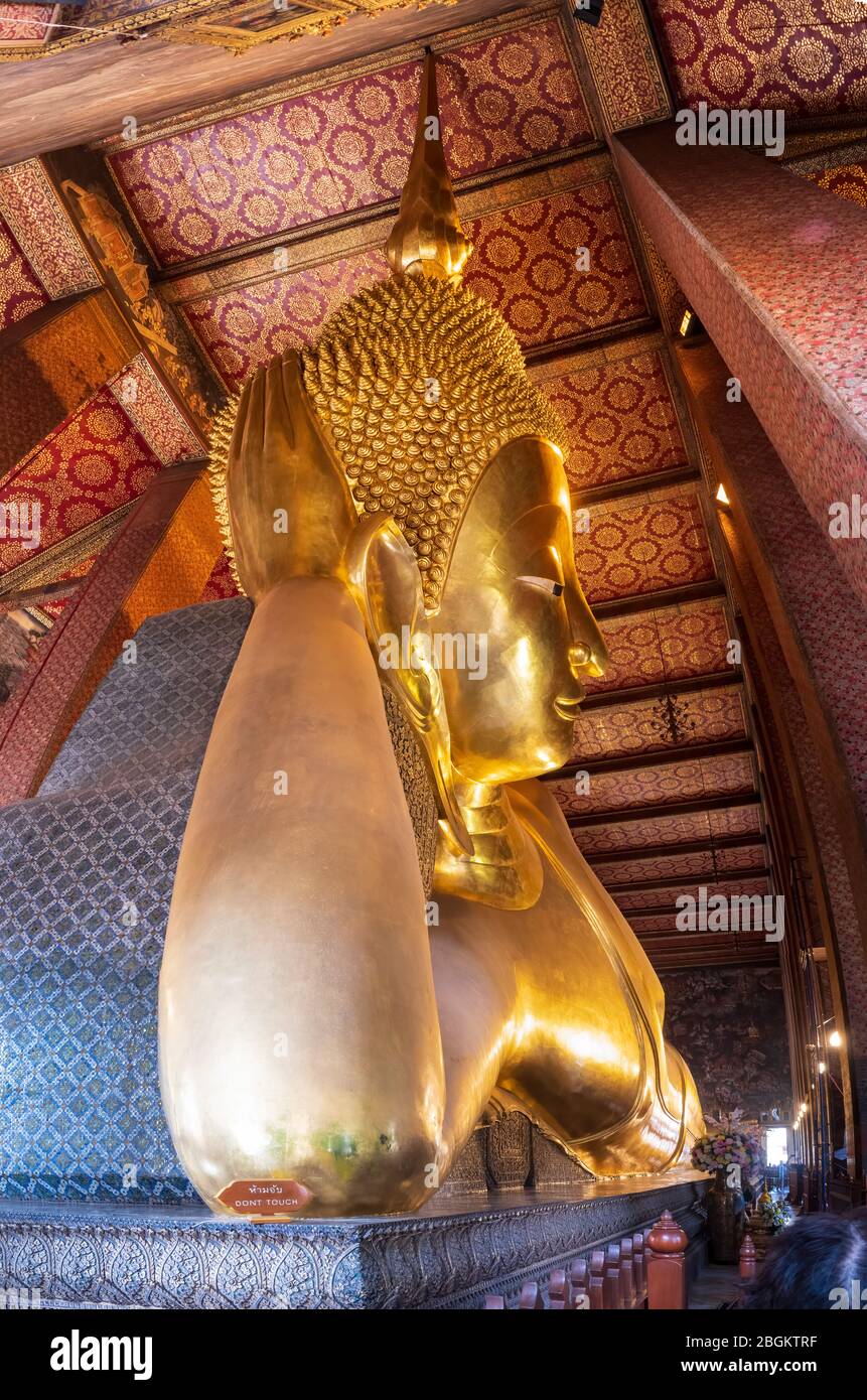 Wat Pho oder Wat Phra Chetuphon ist der größte und älteste Wat in Bangkok. Es ist die Heimat von mehr als 1,000 Buddha-Bilder, mehr als jeder andere Thai-Tempel. Stockfoto