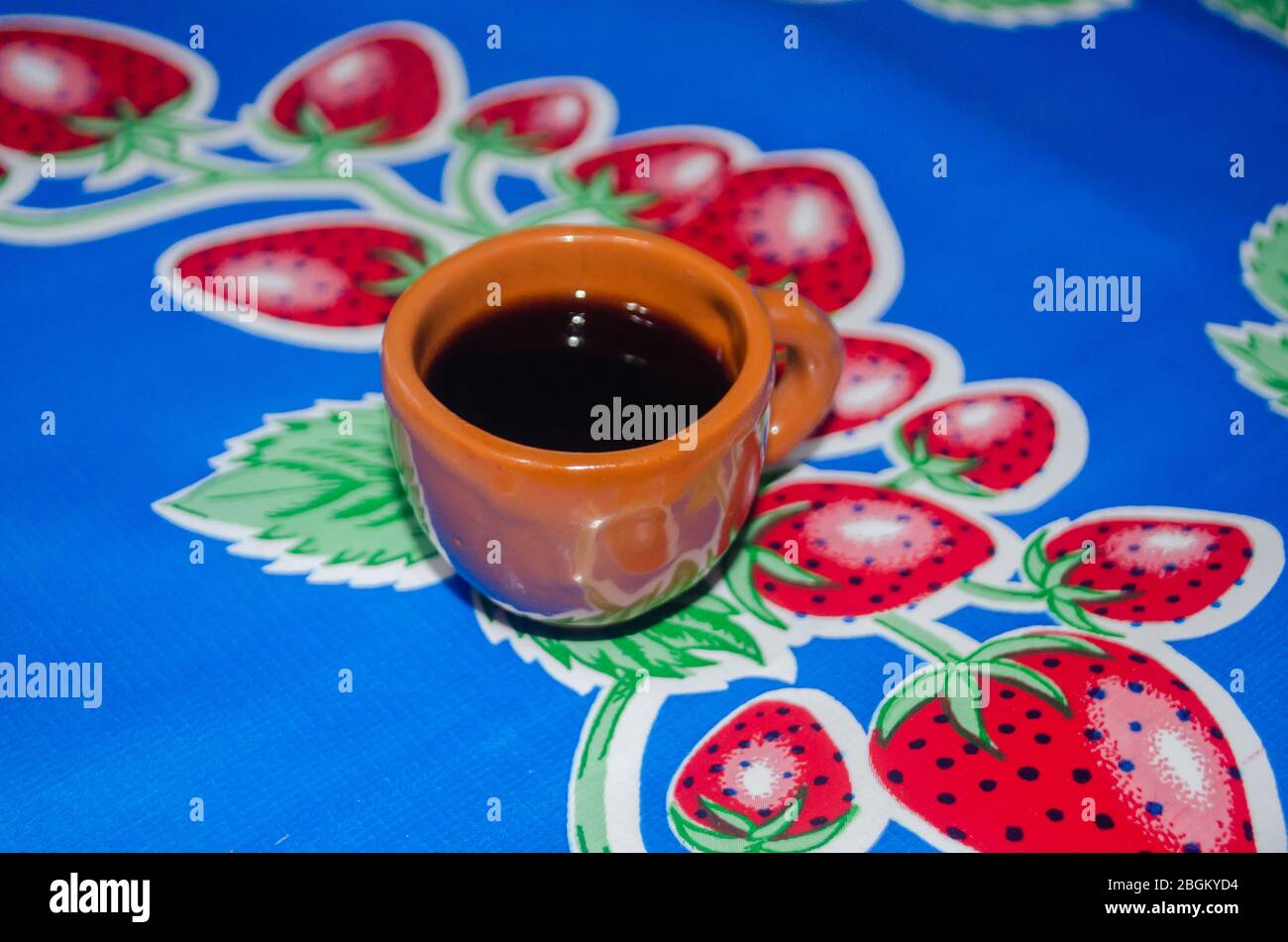 Espresso Kaffee wird wie üblich in der Altstadt von Havanna serviert Stockfoto