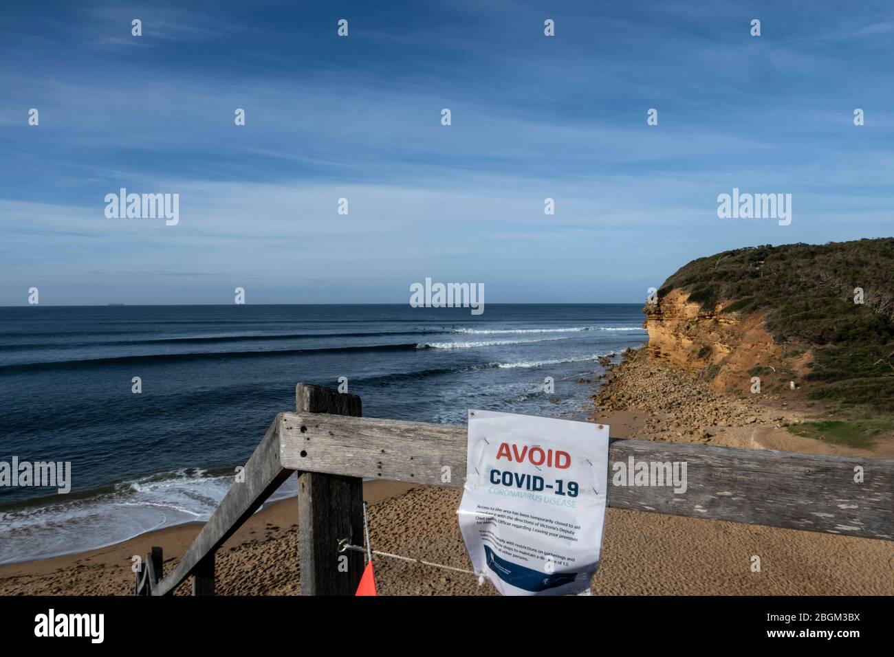 Covid-19, Coronavirus, Pandemie Melbourne, Australien 2020.Strand geschlossen und Covid-19 Warnschilder an Surfstränden in der Nähe von Melbourne. Stockfoto