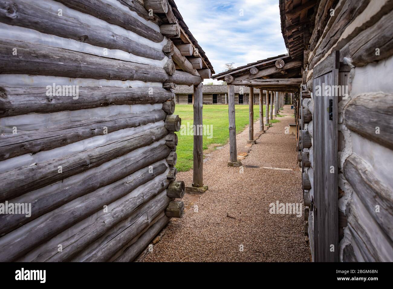 Im Inneren der Stockade in Fort Gibson, einem historischen Militärgelände in Oklahoma, das die amerikanische Grenze auf indischem Gebiet von 181-8 bewachte. Stockfoto