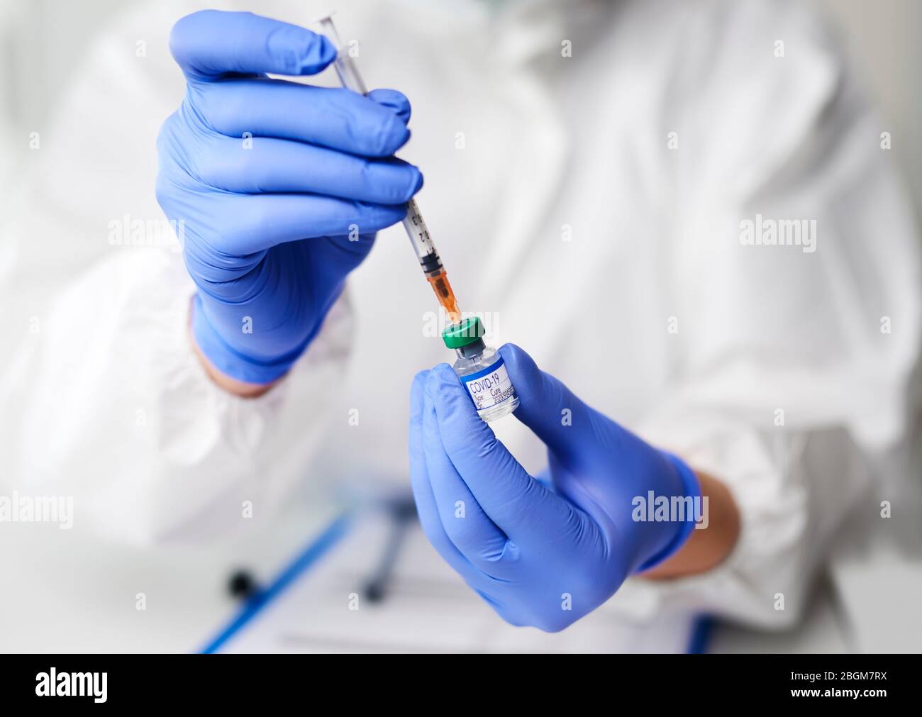 Coronavirus-Heilung in einem Reagenzglas Stockfoto