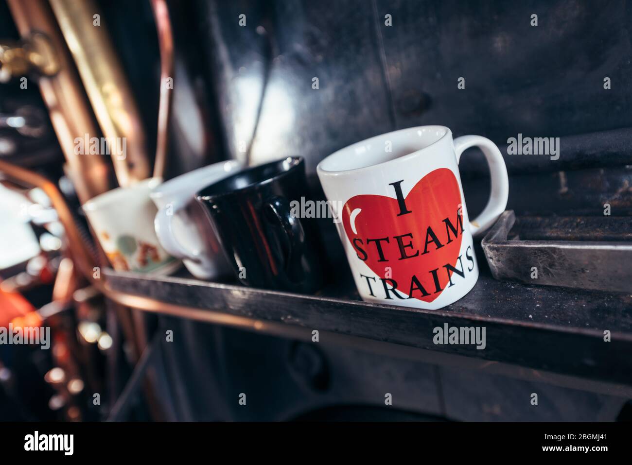 Eine Reihe von Tassen Tee im Taxi, mit einer Lesung "I Love Steam Trains" arbeiten britischen Dampflok, die Sir Nigel Gresley (LNER Klasse A4 Pacif Stockfoto