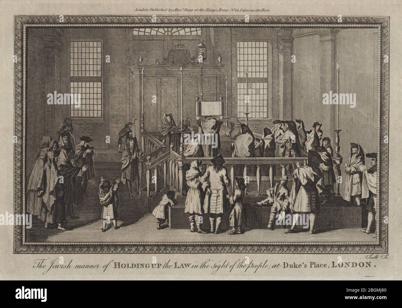 Lifting sefer Torah Schriftrolle, Duke's Place Great Synagogue, London. Hagbah 1784 Stockfoto