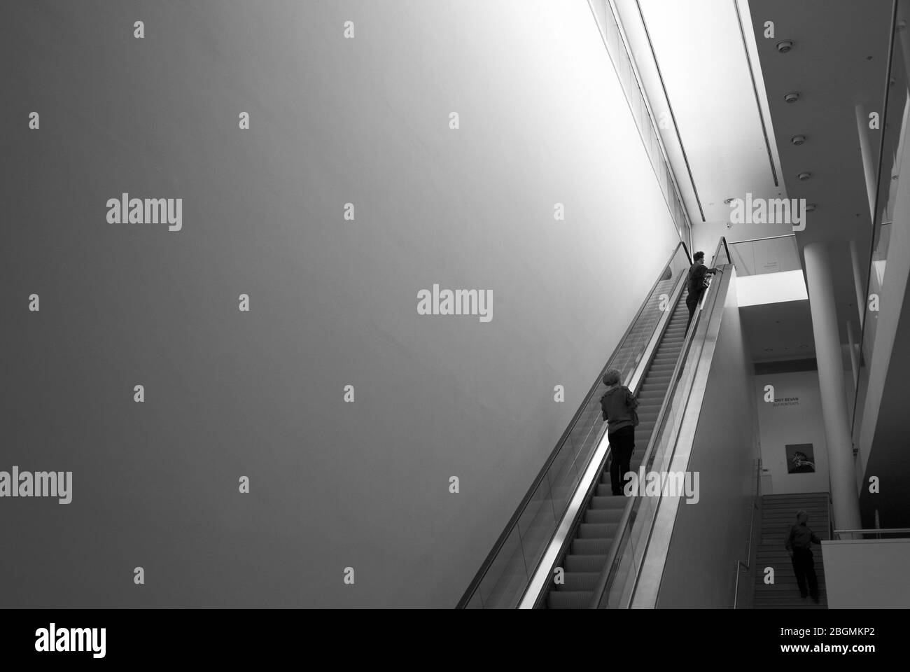 Rolltreppe, Ondaatje Wing, National Portrait Gallery, St Martin's Place, London Stockfoto
