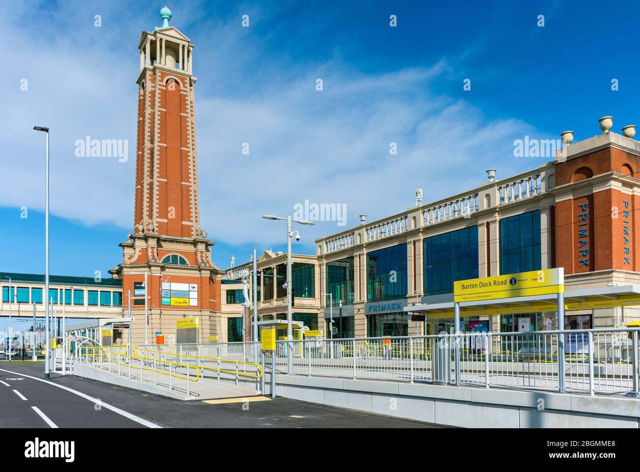 Die Metrolink Barton Dock Road Straßenbahnhaltestelle am Eröffnungstag der Trafford Park Line, 22. März 2020. Trafford, Manchester, Großbritannien. Stockfoto
