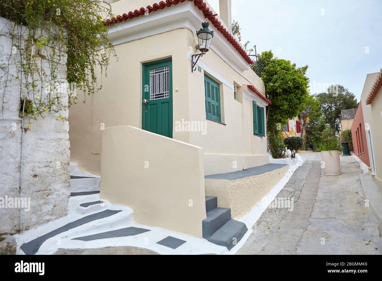 Plaka , anafiotika Traditionelles Haus Athen Griechenland, leere Straße Coronavirus Stockfoto