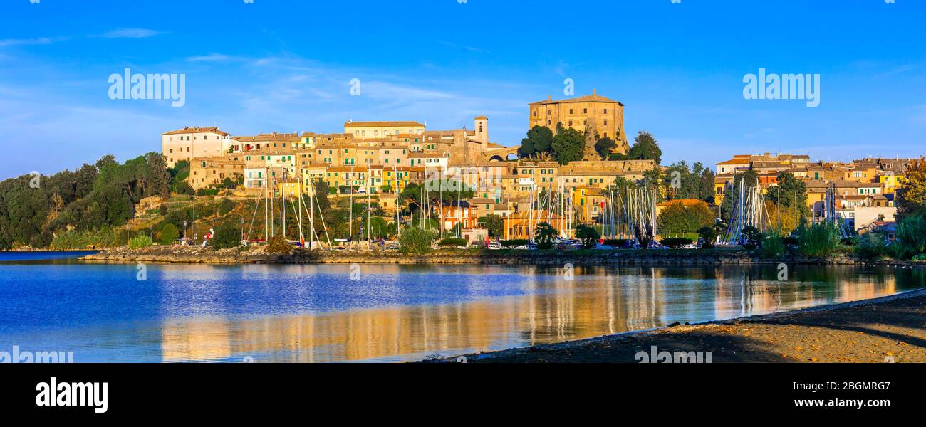 Reisen Sie in Italien - malerische ruhige Capodimonte Dorf und schönen See lago Bolsena, Latium Region. Stockfoto