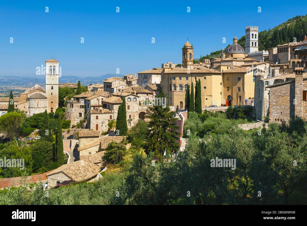 Assisi, Perugia Provinz, Umbrien, Italien. Allgemeine Ansicht. Häuser und Kirchen. Stockfoto