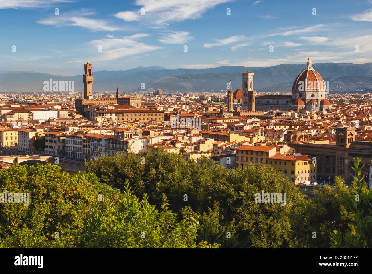 Gesamtblick auf den Dom oder die Kathedrale. Florenz, Toskana, Italien. Das historische Zentrum von Florenz ist ein UNESCO-Weltkulturerbe Stockfoto