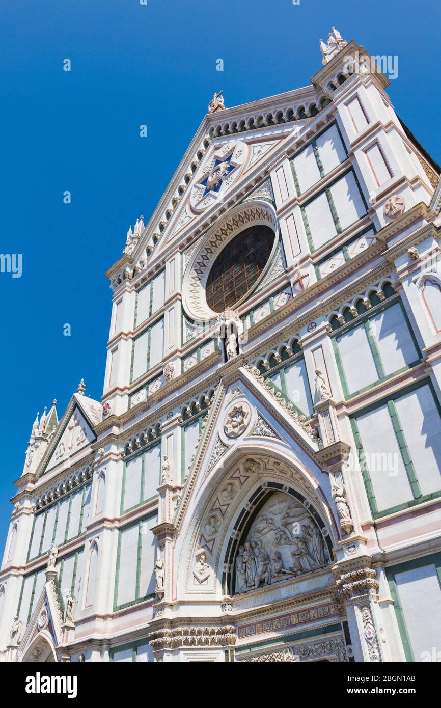 Fassade der Basilika Santa Croce, Basilika des Heiligen Kreuzes, Florenz, Toskana, Italien. Das historische Zentrum von Florenz ist ein UNESCO-Weltkulturerbe S Stockfoto