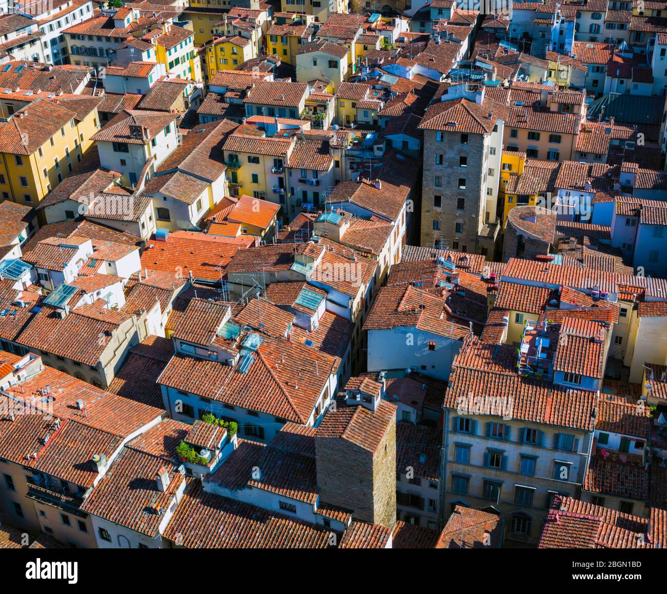 Florenz, Provinz Florenz, Toskana, Italien. Luftaufnahme der Dächer im Stadtzentrum. Das historische Zentrum von Florenz ist ein UNESCO-Weltkulturerbe. Stockfoto