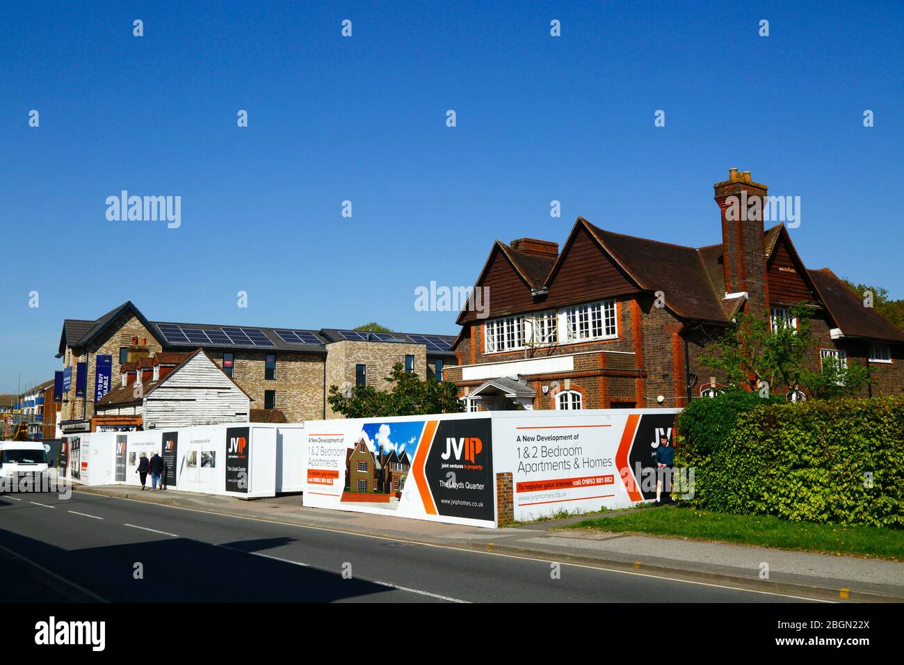 Der Bauträger von JVIP unterzeichnet ein Fremdprojekt, um das ehemalige Gebäude der Lloyds Bank in Wohnungen in Southborough, Kent, England, umzuwandeln Stockfoto